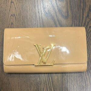 Louis Vuitton Glossy Beige Clutch
